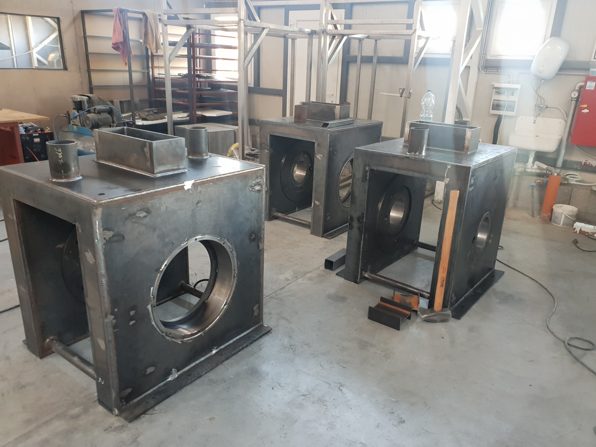 Manufacturing of grinder housings