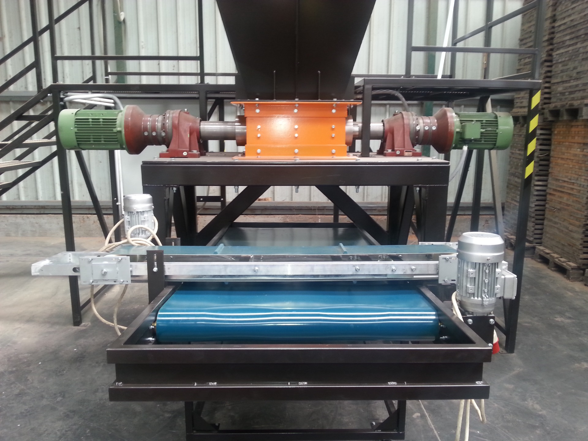 Self-made discharge belt + magnetic separator